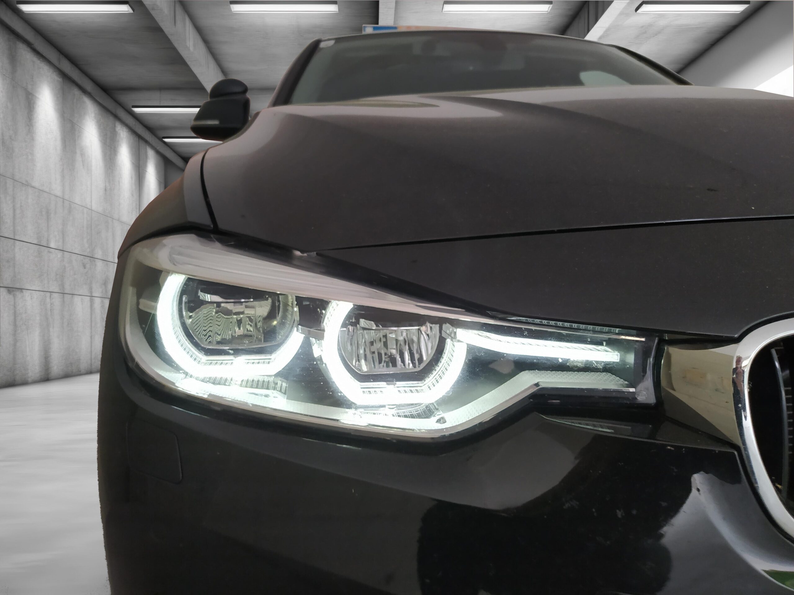 BMW Scheinwerfer in der Garage